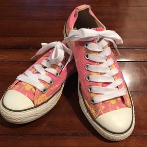 Converse sneakers. W7 / M5
